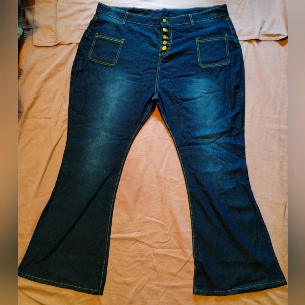 🥰 Cute Plus Size Dark Wash Flared Leg Denim Jeans for Woman